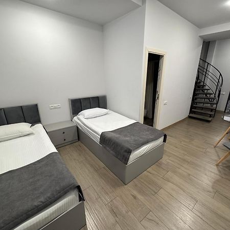 Lux Plaza Hotel P'arak'ar Eksteriør billede