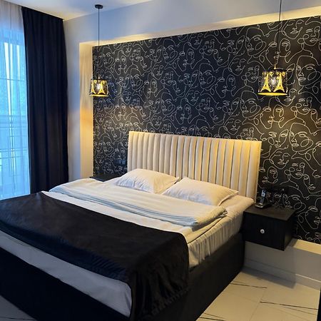 Lux Plaza Hotel P'arak'ar Eksteriør billede